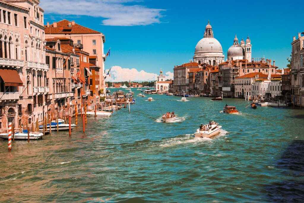 international removals uk to italy