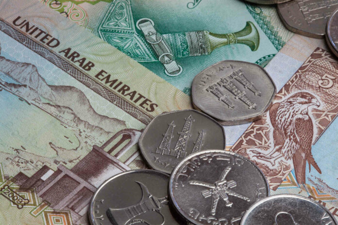 how much does it cost to move to dubai from uk